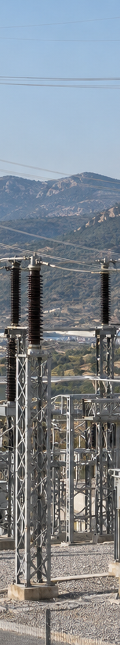 Temsili görsel: Elektrik iletim hatları ve bir trafo merkezindeki şalt ekipmanlarını gösteren temsili görünüm.